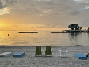 Image of Stylish Retreat| Walk 2Dtwn+beach |Bikes+Patio