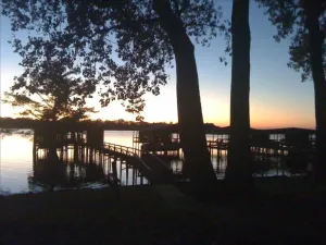 Image of Charming, quiet cabin on Horseshoe Lake