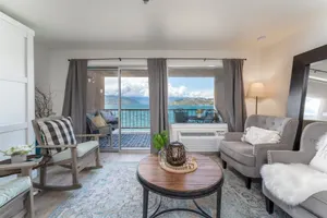Image of GrandView 301 - Waterfront Double Queen Suite
