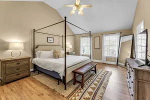 Image of Luxury Home! Sleep Up To 12! Close to everything!