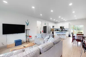 Image of Modern, Dog-Friendly Home with a Full Kitchen, Washer\/Dryer, Furnished Patio