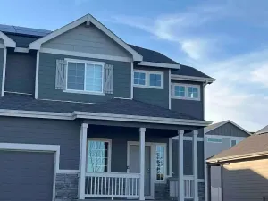 Image of Stylish 4 bedroom house near to I25 and Hwy 34 *New Neighborhood*