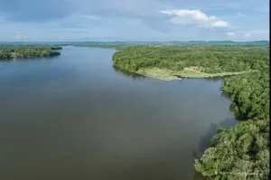Image of Lakefront House w Dock on large lake in Rocky Fork State Park