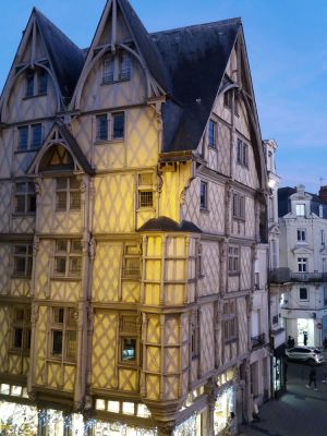 Image of Spacious apartment ideally located, lots of charm, terrace,
