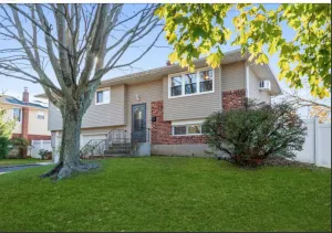 Image of 50% off 4bedrooms+2baths+living rooms+kitchen+dinning room+family room+ backyard