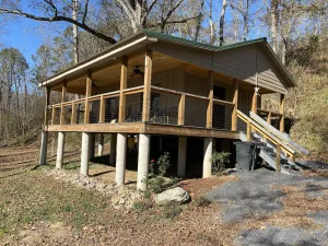 Image of Secluded Couple’s one bedroom creek view cabin on Craigs Creek in Oriskany Va.