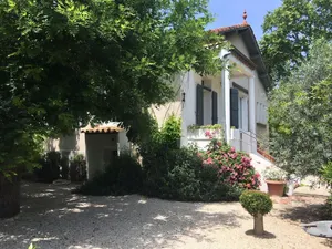 Image of Air-conditioned house with garden and swimming pool, center of Uzès, 6PAX
