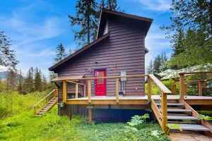 Image of Quiet & contemporary cabin with spacious deck & mountain views - dogs welcome