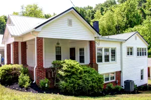 Image of Charming 3-bedroom vacation home in Greeneville