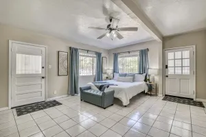 Image of 🌴14 GUESTS\/FULL KITCHEN\/BACKYARD\/5 ROOMS