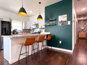 Image of 3 Bd Near Alamo Dome+Riverwalk+Convention