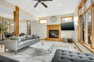 Image of ★STONE CREEK★ MODERN LUXE HOME★MINNEAPOLIS SUBURBS★TWIN CITIES★LAKES★