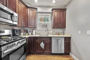 Image of Prime Location!WALK TO WATER & HISTORIC DISTRICT!PRIVATE Large first floor apt!