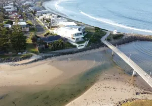 Image of 'LITTLE LAKE LODGE' - on Warilla Beach \/ Little Lake