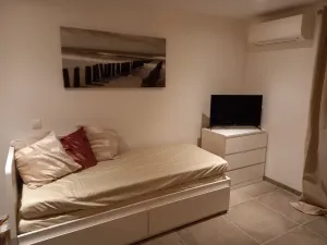 Image of Cosy studio 2mn walk from the beaches small sea view