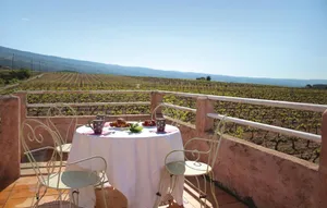 Image of 3 Bedroom Stunning Home In Bédoin