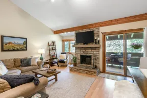 Image of Fantastic, central condo with full kitchen &  mountain views from the balcony