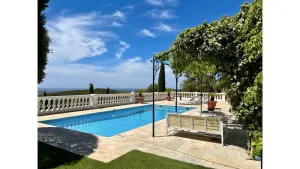 Image of Prestigious villa, swimming pool and breathtaking view