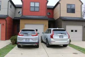 Image of Athens city townhouse, 3 bedrooms, 2.5 baths, FREE Wi-Fi, FREE Parking, Deck, 18
