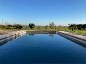 Image of Large house with pool in the countryside