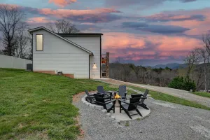 Image of Mon Trèsor, Mountain Views with hot tub and deck