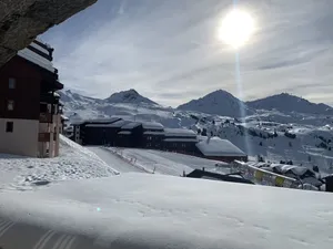 Image of High-quality, comfortable, ski-in\/ski-out apartment for 8 people.