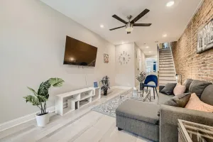 Image of BALTIMORE ROWHOUSE CLOSE TO WATER KING BED PARKING