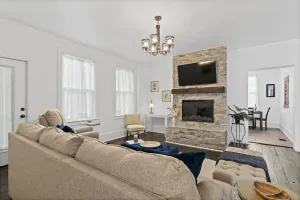 Image of Jefferson Off Main: *4 Beds*King Beds*Walk to Main* 3 Full Bath