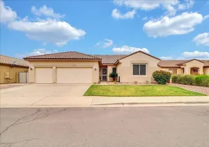 Image of Spacious 4 bed🏡 Sparkling Pool💦 Game Room🎮 Pool Table🎱 Arcade🕹 Sleeps 18