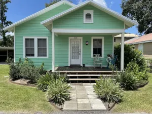 Image of Classic Cajun Cottage on Bayou Teche - 1 & 1/2 miles from Downtown Breaux Bridge