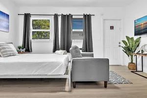Image of Near The Beach On Hollywood Blvd Great Suite D6