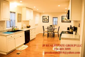 Image of Nice 3br 2.5 Bath House Near Cooks Museum - Decatur AL