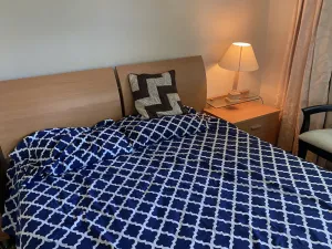 Image of Queen Suite full bath  view  minute to school shopping etc .優雅套房。交通方便。