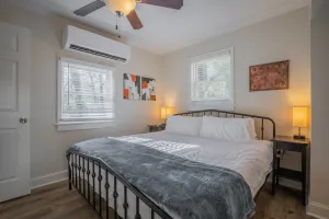 Image of Cara's Cottage 2 miles from Sanford Stadium