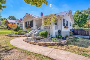 Image of Great location just two minutes from downtown square with a Hot Tub!