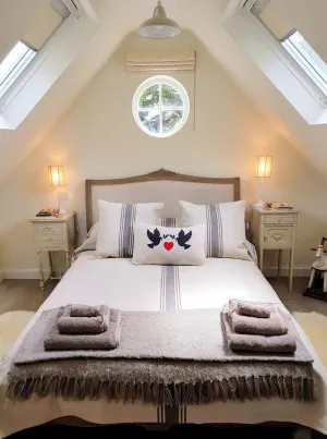 Image of Cotswold Luxury, Cirencester, walks, pubs, shops
