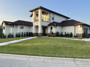 Image of new house 10 minutes to downtown