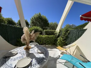 Image of Sol-y-Days Tropic, rez de jardin avec terrasse