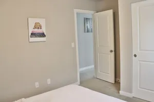 Image of Cheerful 4-bedroom home- Quiet and close to everything you’ll need