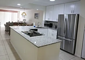 Image of 4330 Shorewalk lakeview condo close to IMG and Beach