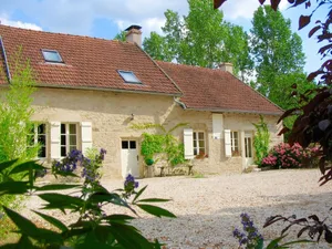 Image of Beautifully restored farmhouse, magnificent views in central Burgundy