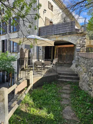 Image of Domaine de Bagard - Gîte l'ESPAGNOL 66m² 4\/8 pers Terrace