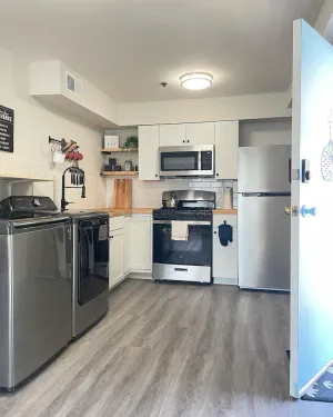 Image of Bright & Modern Apt in City Center