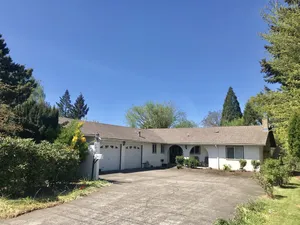 Image of Spacious family-friendly home near WOU!