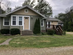 Image of Quaint Lake Erie Vacation Cottage