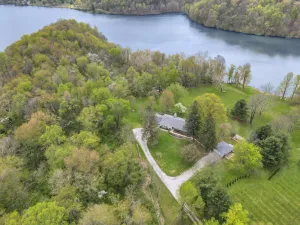 Image of Secluded & Beautiful Lake House, FREE kayak use