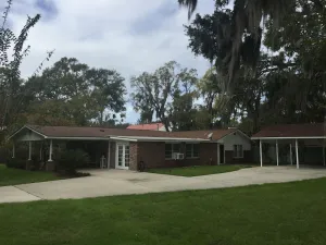 Image of Perfect for PI graduations and Lowcountry getaways, close to PI and Sands Beach.