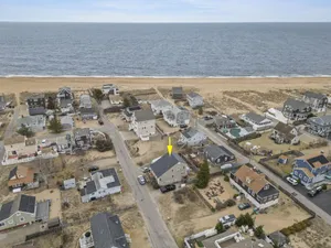 Image of 2 Minute WALK to Ocean! Pets ok.