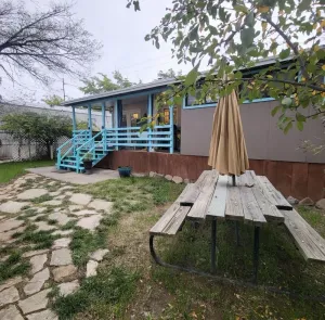 Image of Middle of town lodge style cottage