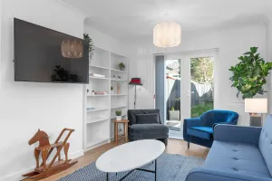 Image of Brett Stays - Fast WiFi - Modern Amenities - Smart TV - Sleeps 8